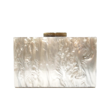 Cargar imagen en el visor de la galería, Clutch nacarado plateado