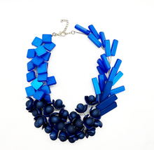 Cargar imagen en el visor de la galería, Collar "RAMA" azul de resina