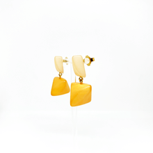 Cargar imagen en el visor de la galería, Caravanas de resina con volumen