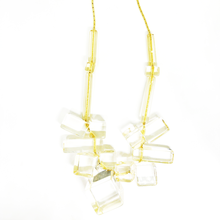 Cargar imagen en el visor de la galería, Collar lago cubos translucidos