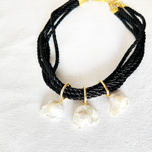 Cargar imagen en el visor de la galería, Choker tiento con perlas barrocas