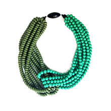 Cargar imagen en el visor de la galería, collar de resina corto verde