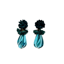 Cargar imagen en el visor de la galería, caravanas de resina y cuero verde