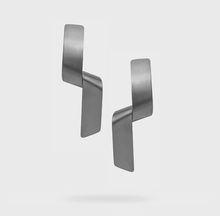 Cargar imagen en el visor de la galería, Caravanas lazo plateadas