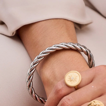 Cargar imagen en el visor de la galería, Pulsera budista trenzada
