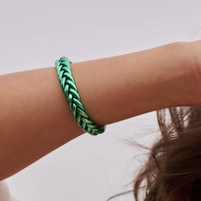 Cargar imagen en el visor de la galería, Pulsera budista trenzada