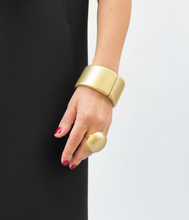 Cargar imagen en el visor de la galería, Pulsera dorada opaca