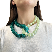 Cargar imagen en el visor de la galería, collar de resina color verde