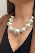 Cargar imagen en el visor de la galería, Collar perlones con caucho