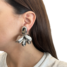 Cargar imagen en el visor de la galería, Caravanas colgantes plateadas