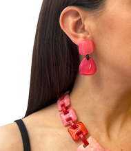 Cargar imagen en el visor de la galería, Caravanas resina geometrica mediana