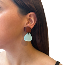 Cargar imagen en el visor de la galería, Caravanas resina geometrica mediana