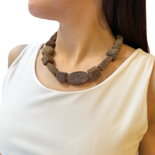 Cargar imagen en el visor de la galería, Collar cuentas de hilo