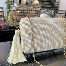 Cargar imagen en el visor de la galería, Clutch de rafia natural
