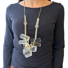 Cargar imagen en el visor de la galería, Collar lago cubos translucidos