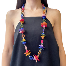 Cargar imagen en el visor de la galería, Collar flores de resina