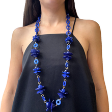 Cargar imagen en el visor de la galería, Collar flores de resina