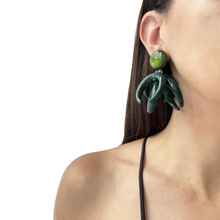 Cargar imagen en el visor de la galería, Caravanas de resina con volumen