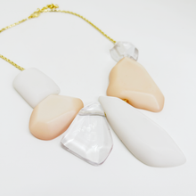 Cargar imagen en el visor de la galería, Collar combinado de resina con cadena