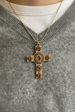 Cargar imagen en el visor de la galería, Collar cruz bronce