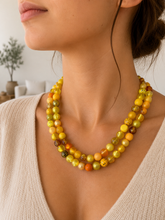 Cargar imagen en el visor de la galería, Collar  amarillo de resina
