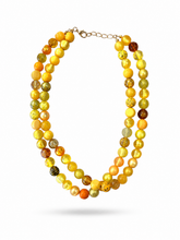 Cargar imagen en el visor de la galería, Collar  amarillo de resina
