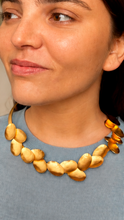 Cargar imagen en el visor de la galería, Collar dorado opaco
