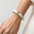 Pulsera dorada y blanca – Fahoma, bijouterie en Uruguay