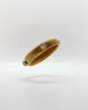 Cargar imagen en el visor de la galería, Pulsera semi elastica con piedra

