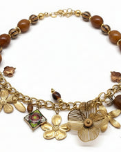 Cargar imagen en el visor de la galería, Collar mix dijes con madera
