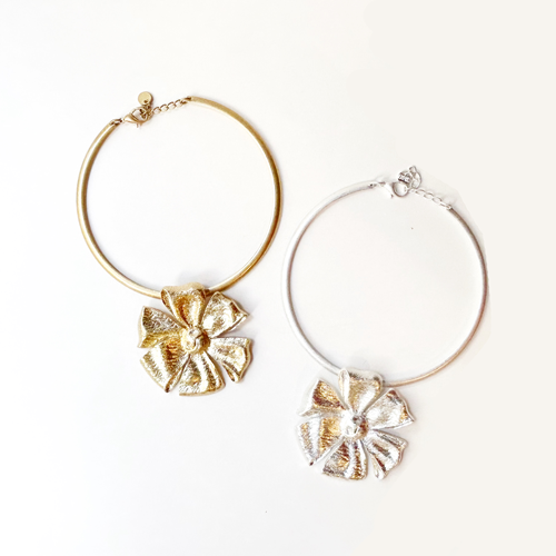 Choker con flor de metal, vista 2 – Fahoma