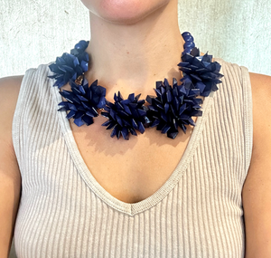 Collar flores azules