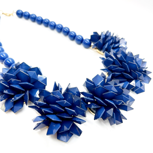 Collar flores azules