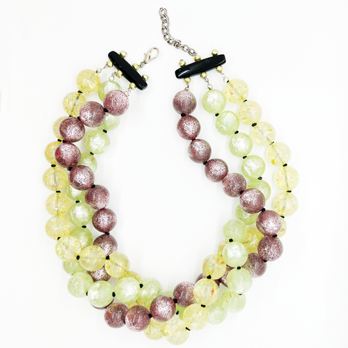Collar lila, verde y amarillo – Fahoma, bijouterie en Uruguay