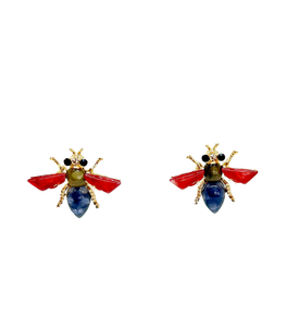 caravanas pequeñas de moscas