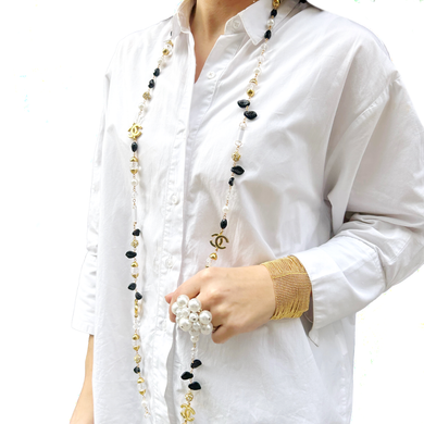 collar negro y plateado 