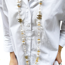 Cargar imagen en el visor de la galería, Collar  C H dorado y  perla
