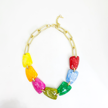 Cargar imagen en el visor de la galería, collar corto de resinas multicolor
