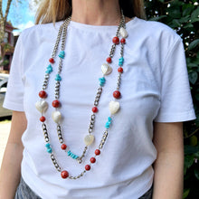 Cargar imagen en el visor de la galería, Collar cadena  con coral nacar y turquesa
