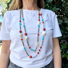 Cargar imagen en el visor de la galería, Collar cadena  con coral nacar y turquesa
