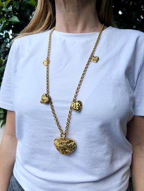collar de acero con corazoes