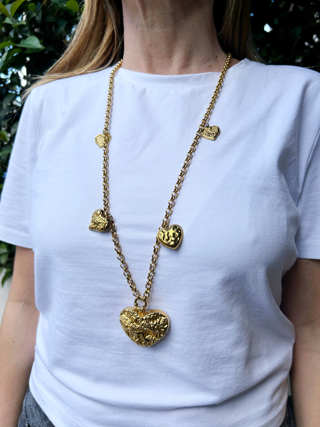 collar de acero con corazoes