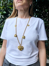 Cargar imagen en el visor de la galería, Collar dijes corazones
