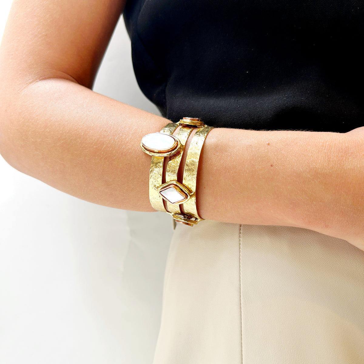 Brazalete triple con piedras, vista 4 – Fahoma