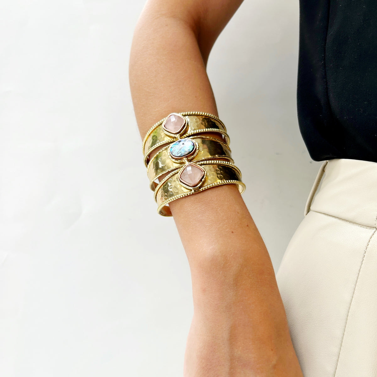 Brazalete tres cortes con piedras, vista 4 – Fahoma