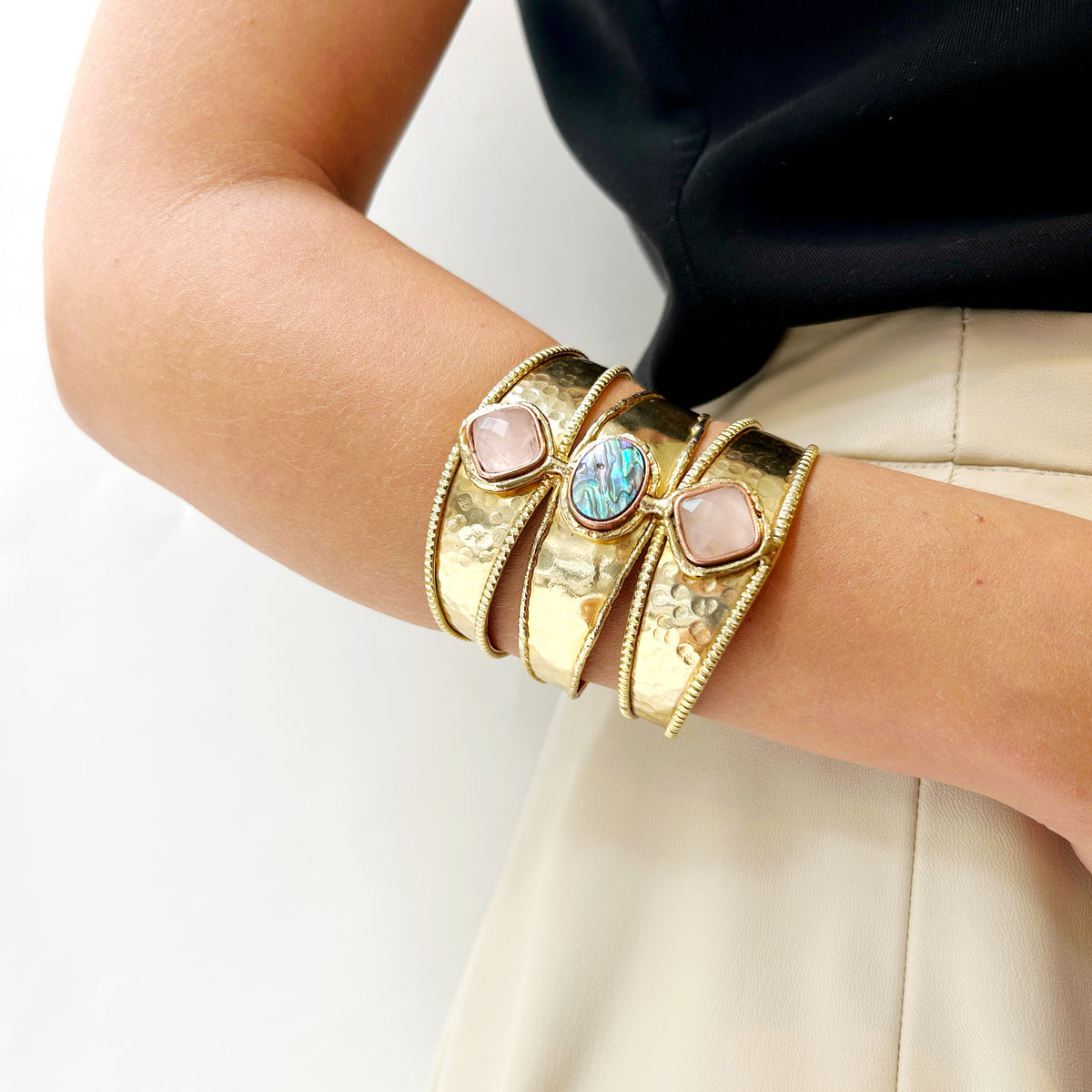 Brazalete tres cortes con piedras, vista 3 – Fahoma