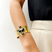 Cargar imagen en el visor de la galería, Brazalete con piedra geométrica
