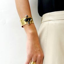 Cargar imagen en el visor de la galería, Brazalete con piedra geométrica
