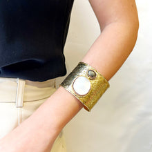 Cargar imagen en el visor de la galería, Brazalete con doble piedra
