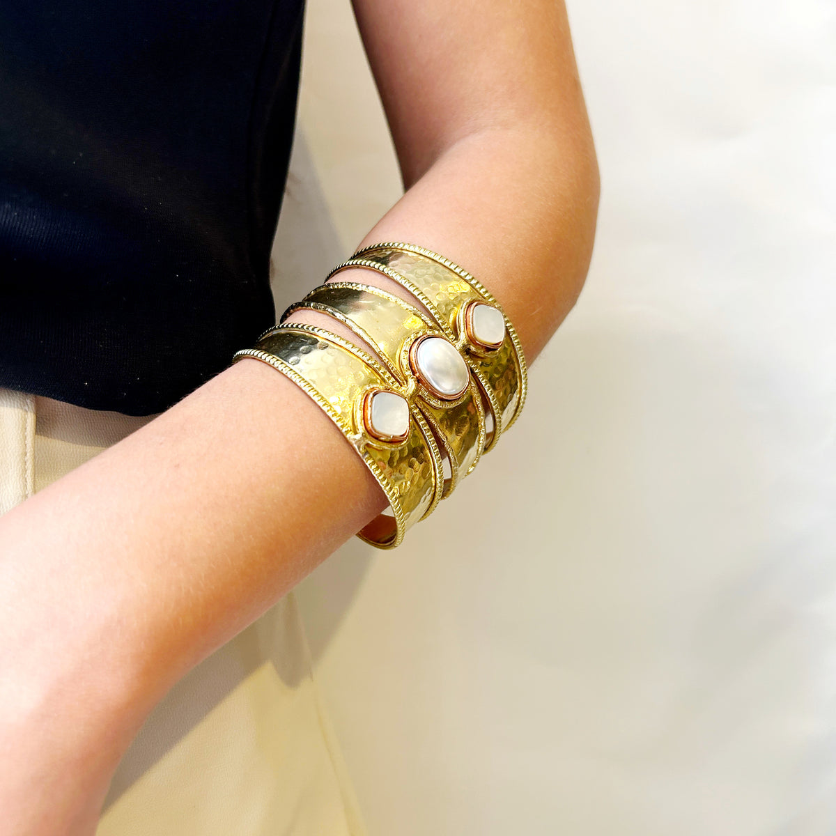 Brazalete tres cortes con piedras, vista 6 – Fahoma